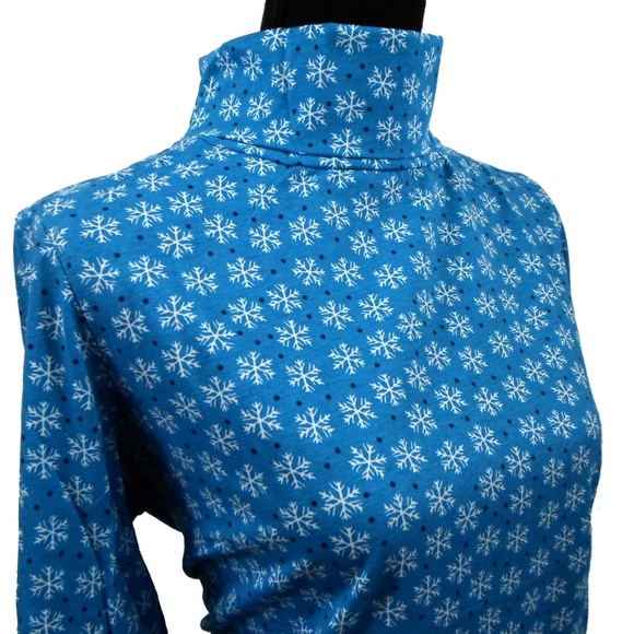 Snowflake Turtleneck - Picture 3 of 8